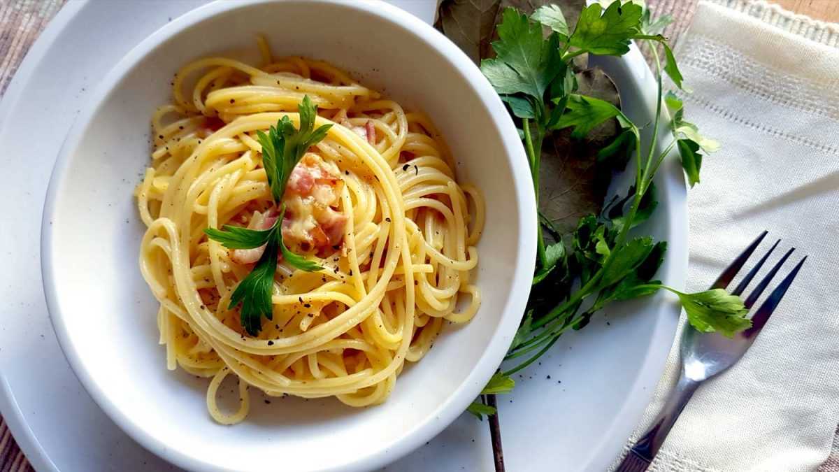 Spaghetti a la Carbonara - Receta tradicional de Pasta italiana